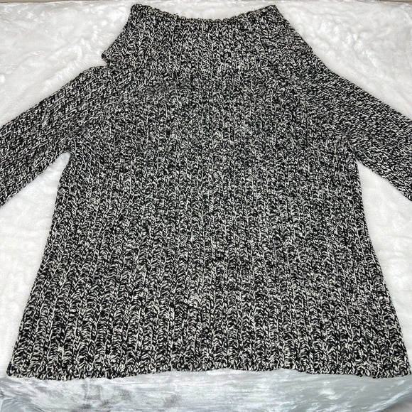 Lauren Ralph Lauren Petite Black & White Lambswool Long Sleeve Sweater Sz PS - Picture 2 of 9